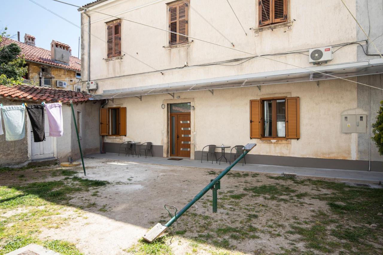 Centar City Pula Apartments Extérieur photo
