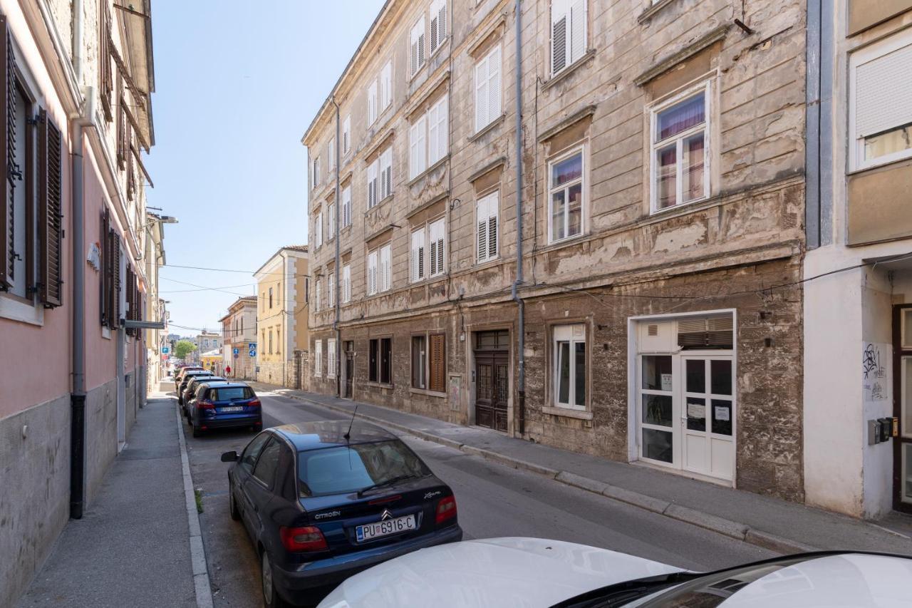 Centar City Pula Apartments Extérieur photo
